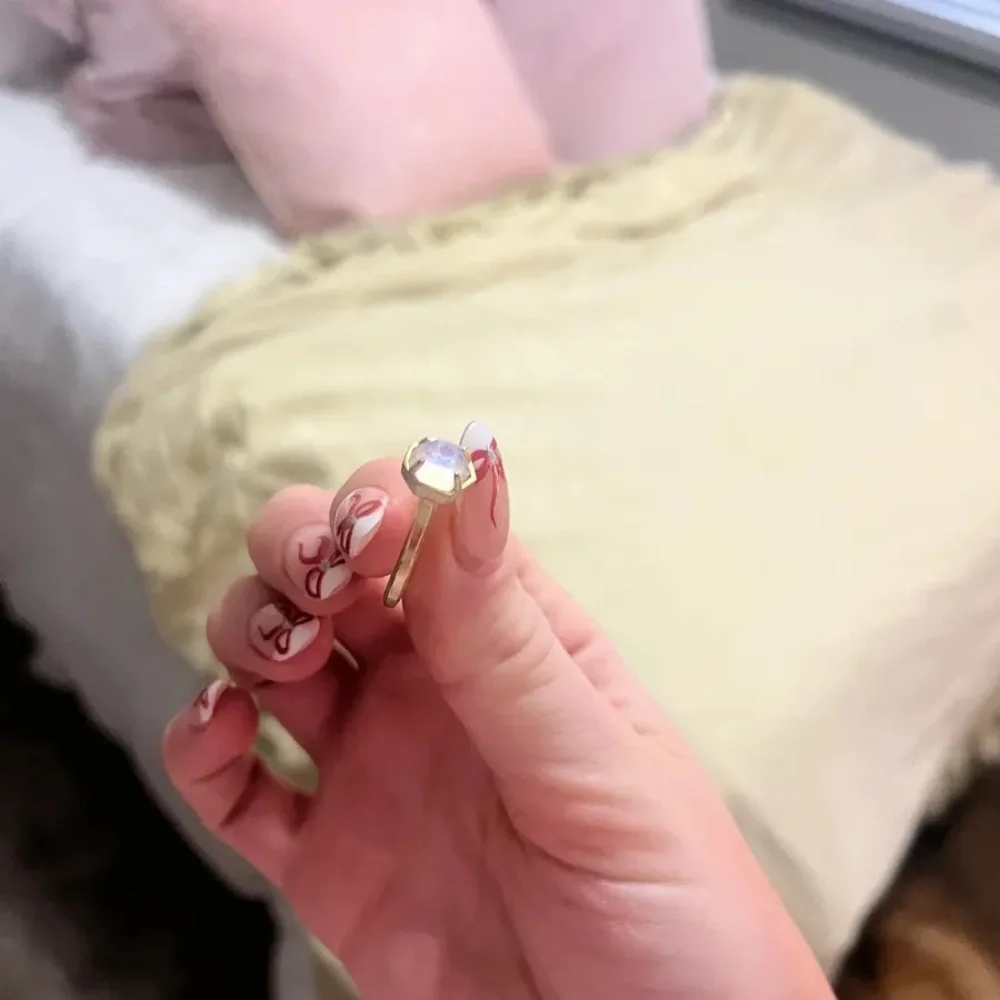 Ring - Picture 5 of 6